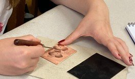 Experimenty v grafické dílně aneb grafika je mnohem víc. Realizuje obor Grafický design